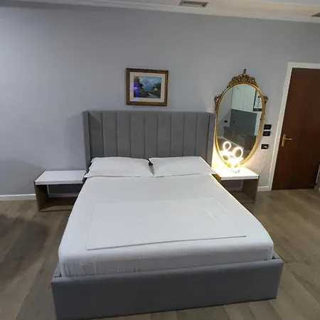 Motel 111 *